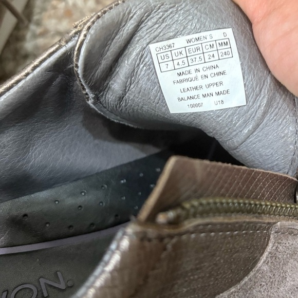 Aravon Womens Pc Tie Metallic Fashion Sneaker Size 7 - Picture 6 of 8